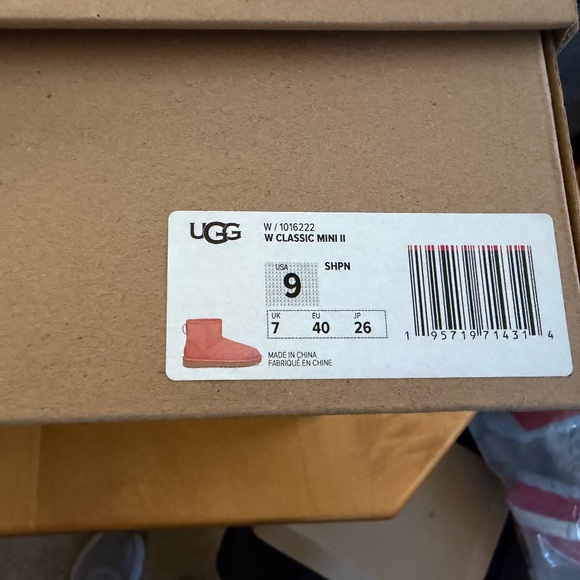 UGGS Short - Picture 2 of 2